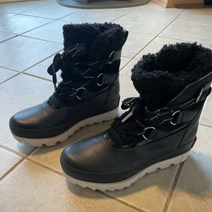 Sorel Joan of arctic next waterproof lug sole snow boots black 9